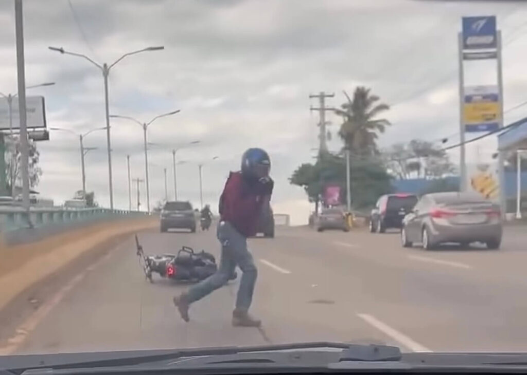 Video de motociclista se vuelve viral tras incidente con vehículo en el Anillo Periférico