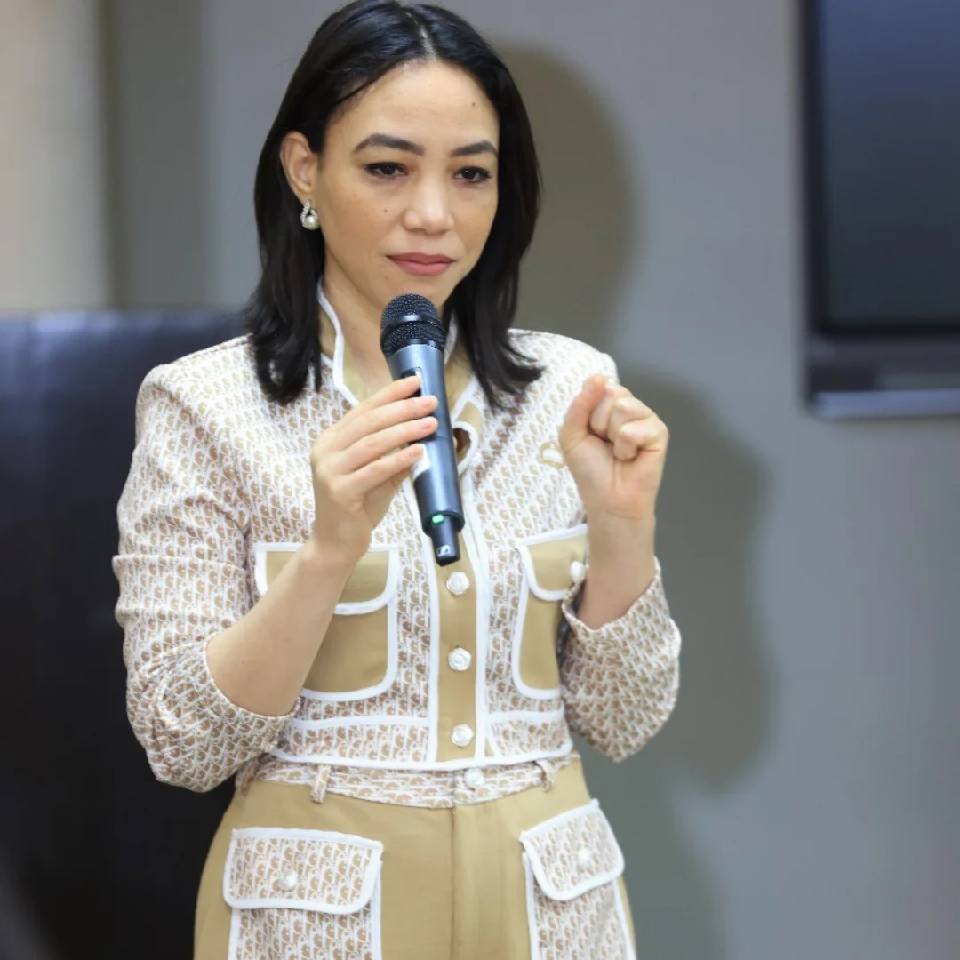 Cristal Acevedo pone denuncia por violencia contra su expareja, el ministro Rafael Santos Badía
